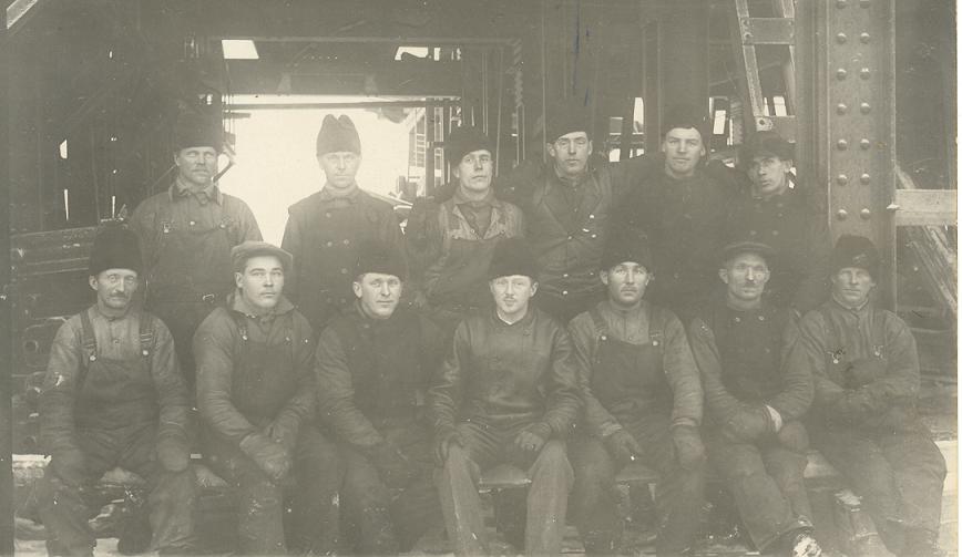 p� bilden finns tv� av mina sl�ktingar morfar Timon Kletus �man och mormors bror Alexander Hedlund.